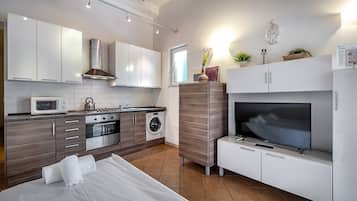 基础公寓, 1 间卧室, 露台 | 私人厨房 | 大冰箱、微波炉、烤箱、炉灶