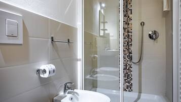 Bagno | Doccia, soffione a pioggia, asciugacapelli, bidet