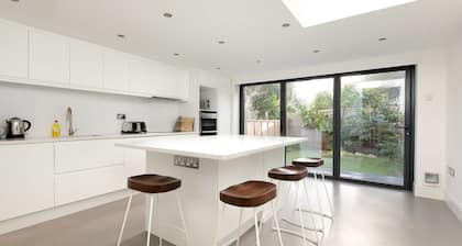 Lewisham Family Home for 7, 20mins to LDN Bridge!