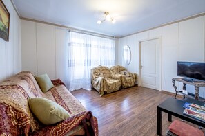 Apartment, 1 Double Bed with Sofa bed, Non Smoking | Desk, iron/ironing board, free WiFi, bed sheets - Domumetro Shabolovskaya (Moscow)