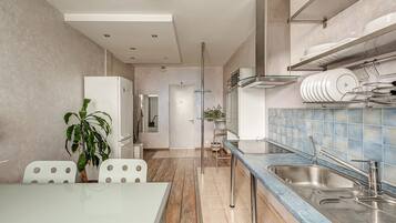 Standard-Apartment, 1 King-Bett und Schlafsofa, Nichtraucher | Eigene Küche | Großer Kühlschrank, Mikrowelle, Herdplatte, Wasserkocher