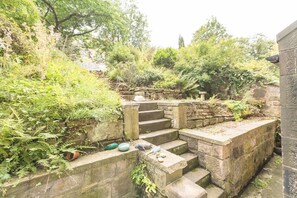 Property grounds - Beautiful West End Flat With A Private Garden (Edinburgh)