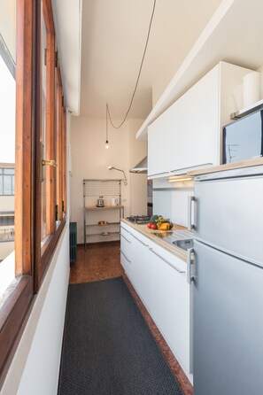 Deluxe Apartment, 1 Bedroom, City View | Private kitchen | Full-sized fridge, microwave, oven, stovetop - Flospirit - Penthouse with City View (Florence)