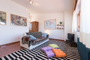 Deluxe Apartment, 1 Bedroom, City View | Living area | Flat-screen TV - Flospirit - Penthouse with City View (Florence)