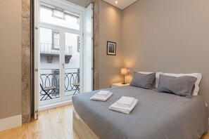 Appartamento Premium, 1 camera da letto, non fumatori, vista città (2) | 1 camera, con arredamento individuale, una scrivania, tende oscuranti
