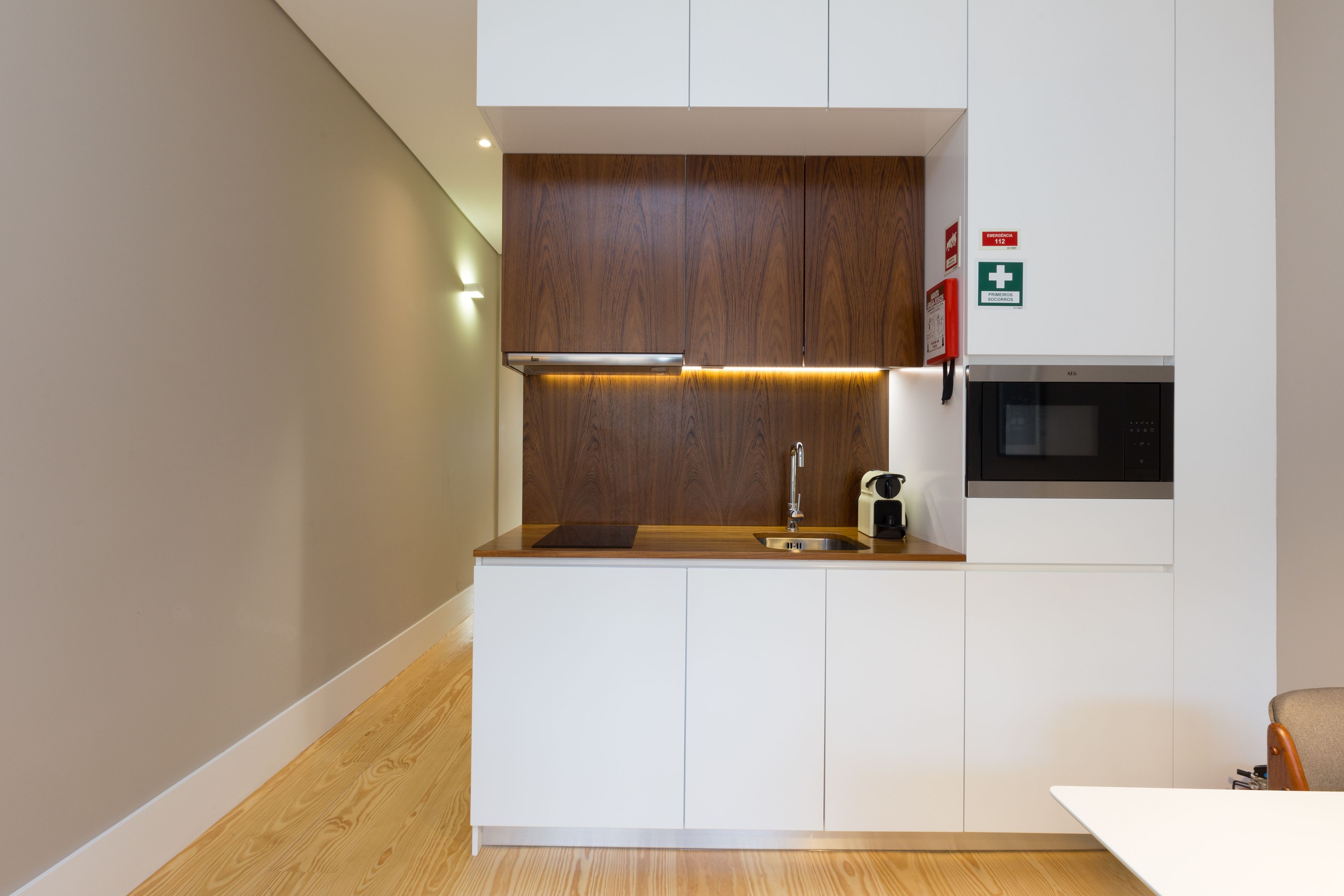 Apartamento premium, 1 quarto, para não fumantes, vista para a cidade (1) | Cozinha privada | Geladeira, micro-ondas, cooktop, máquina de café expresso