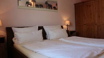 Family Apartment, Balcony | Cots/infant beds, free WiFi, bed sheets