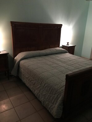 Doppelzimmer | Babybetten, Zustellbetten, kostenloses WLAN, Bettwäsche