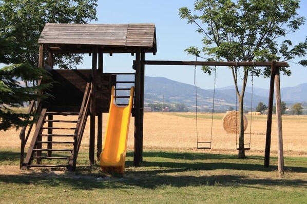Children’s play area – outdoor