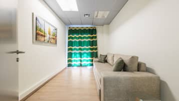 Apartment | Desk, laptop workspace, iron/ironing board, free WiFi