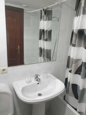 Produtos de toalete grátis, secador de cabelo (mediante solicitação)