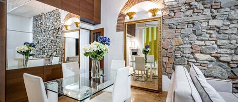 Apartment, 1 Bedroom, Non Smoking | Dining room