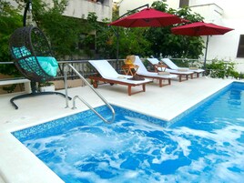 Outdoor spa tub