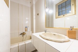 Apartment | Bathroom
