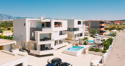 Apartments & Rooms Danivan Pool Villas