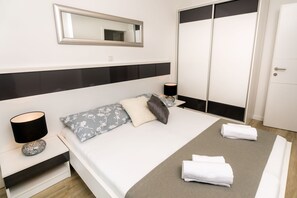 Apartament Comfort, 2 dormitoris, terrassa (A2) | Wifi gratuïta i roba de llit 