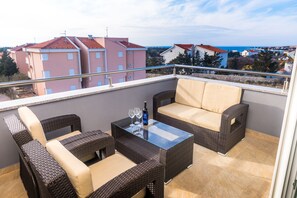 Balcony - Apartments & Rooms Danivan Pool Villas (Novalja)