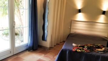 Superior Studio (6) | 1 bedroom, premium bedding, memory-foam beds, in-room safe