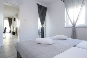 Apartamento Deluxe, 1 habitación, terraza (A3) | Tabla de planchar con plancha, wifi gratis, ropa de cama