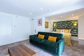 Suite Studio Luxe | Ameublement personnalisé, Wi-Fi gratuit, draps fournis