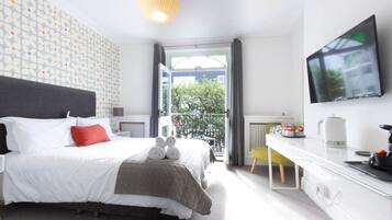 Habitació doble Deluxe, balcó | Mobiliari individual, wifi gratuïta i roba de llit