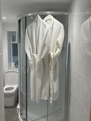 Studio Suite Cao cấp | Phòng tắm | Buồng tắm vòi sen 