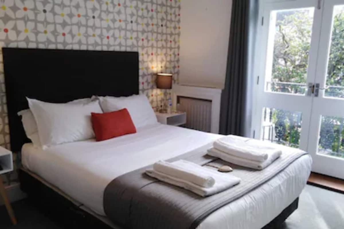 luxury king room, balcony | 1 bedroom, individually furnished, free wifi, bed sheets