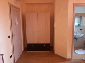 Shower, rainfall showerhead, free toiletries, hair dryer