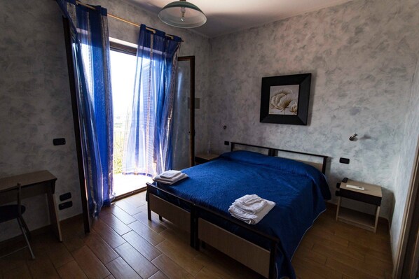 Double Room | In-room safe, desk, free cots/infant beds, free WiFi
