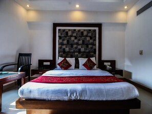 Deluxe Double or Twin Room, 1 King Bed