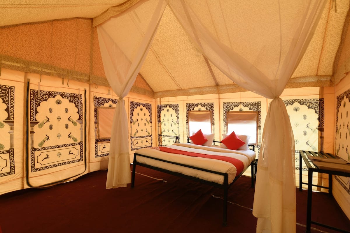 In-room safe, bed sheets