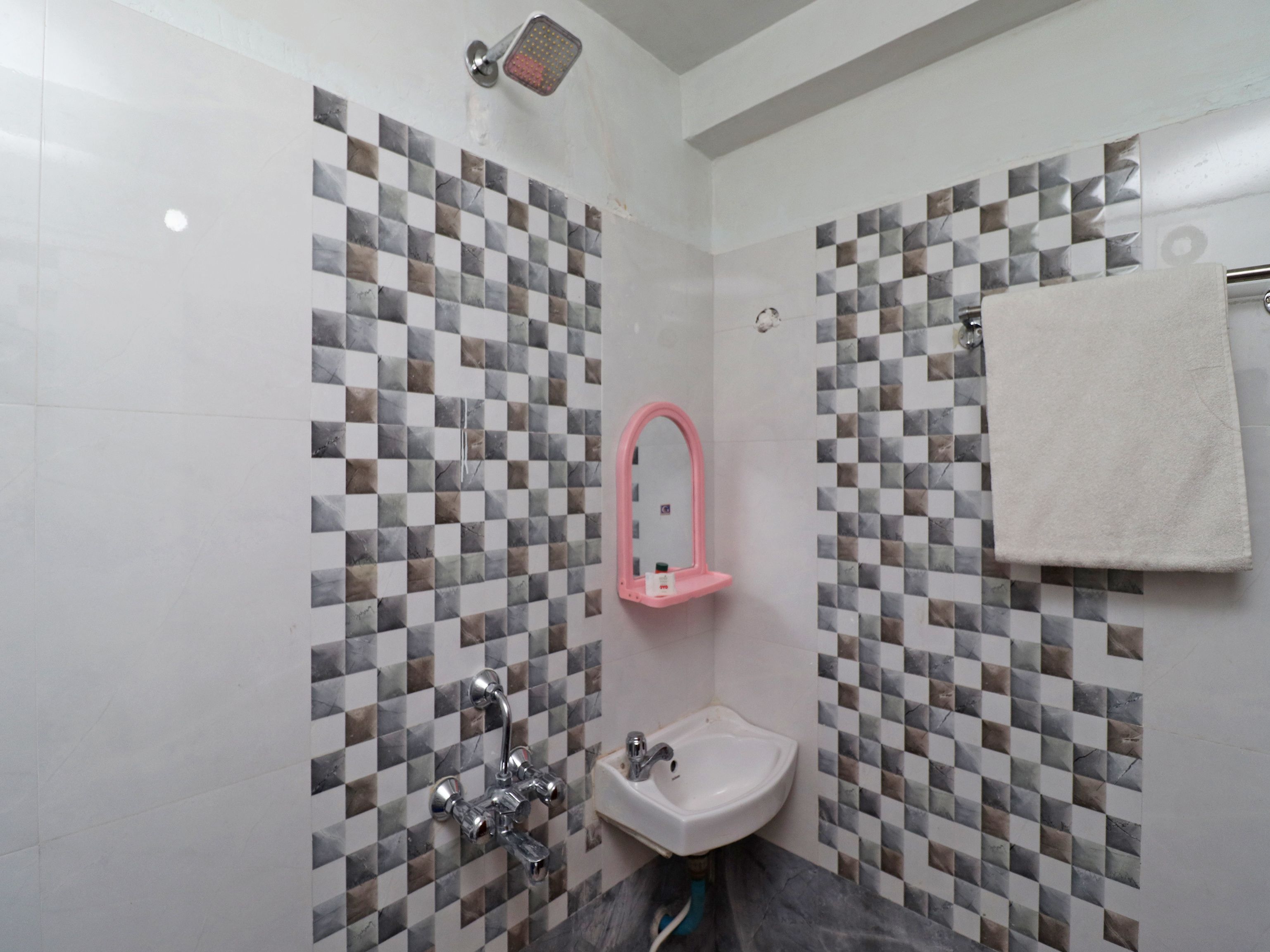 free toiletries, towels