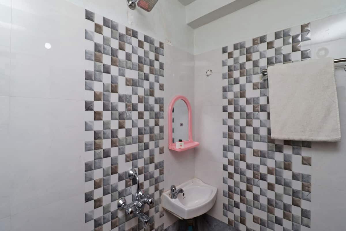 free toiletries, towels