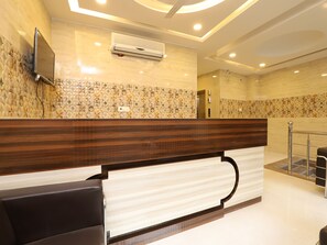 Reception - OYO 19687 Hotel Airway (New Delhi)