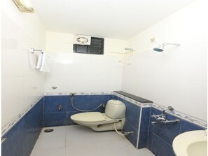 Double or Twin Room | Bathroom | Free toiletries, towels