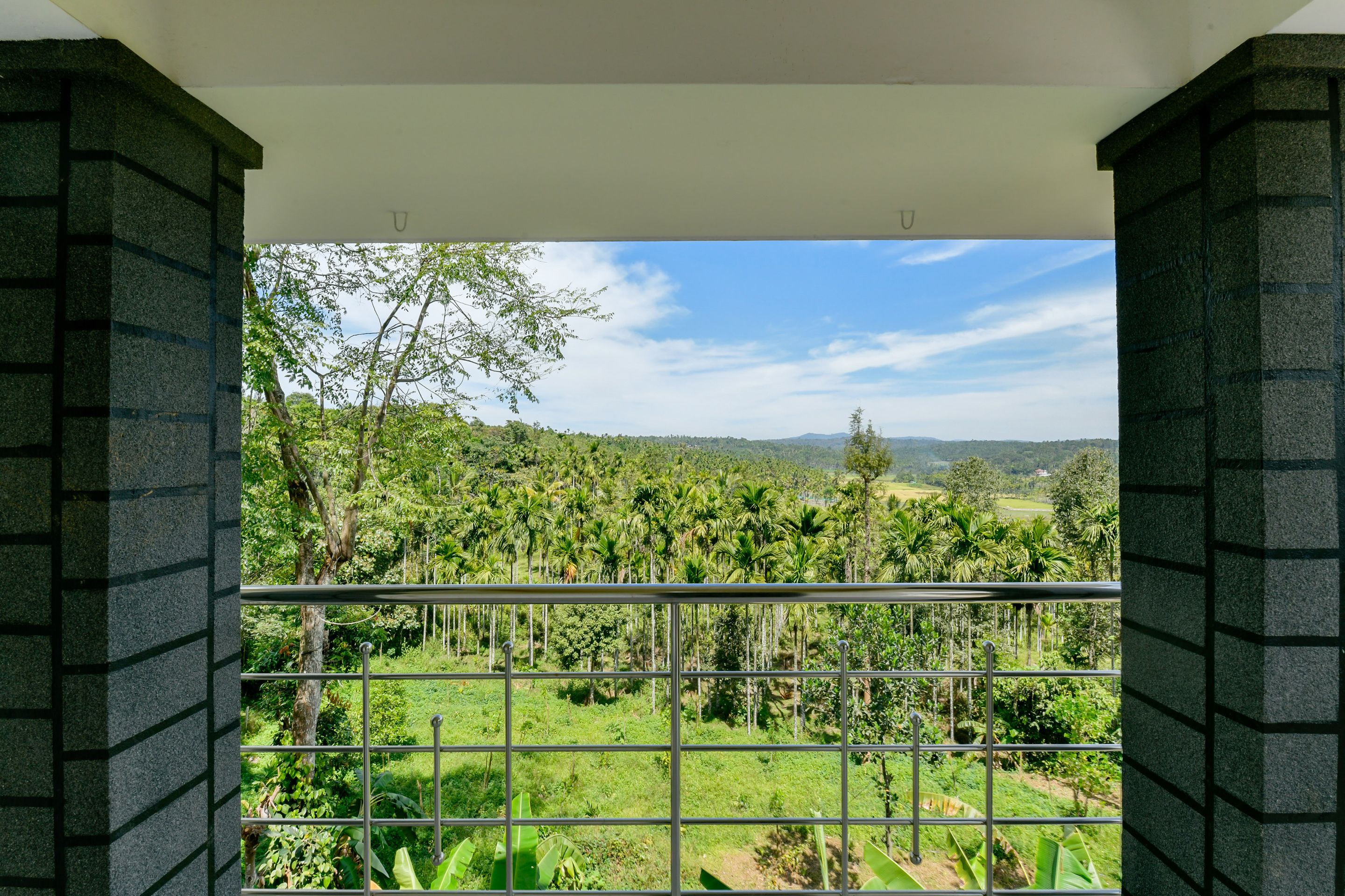 Double or Twin Room | Balcony