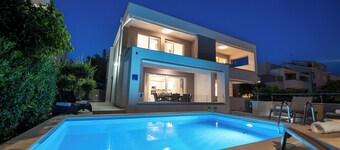 Apartments with Pool Villa Zora