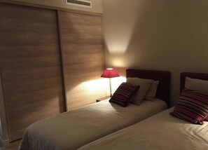 Design Villa, 3 Bedrooms, Non Smoking | 3 bedrooms, desk, blackout drapes, free rollaway beds