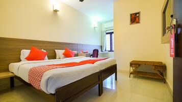 Standard Double Room | Laptop workspace, bed sheets