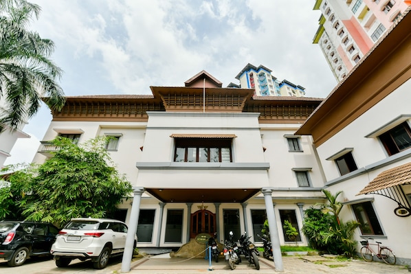 Exterior - OYO 23587 M-star Heritage Hotel P Ltd (Kanayannur)