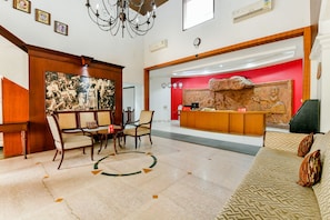 Lobby sitting area - OYO 23587 M-star Heritage Hotel P Ltd (Kanayannur)