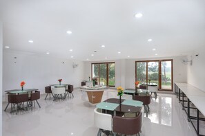 Restaurant - OYO 22532 Purple Lake View (Chennai)