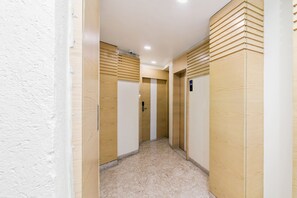 Interior - OYO 17200 Flagship Hotel Neelkamal (Mumbai)