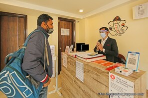 Lobby - OYO 17200 Flagship Hotel Neelkamal (Mumbai)