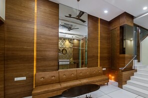 Interior - OYO 17200 Flagship Hotel Neelkamal (Mumbai)