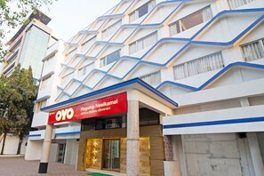 Exterior - OYO 17200 Flagship Hotel Neelkamal (Mumbai)