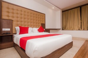 Habitación con 1 cama matrimonial o 2 individuales | Espacio para trabajar con laptop, wifi gratis y ropa de cama 