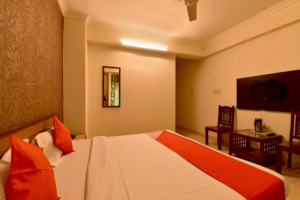 Basic Double Room | Bed sheets - OYO 22915 C M Regency (Jaipur)