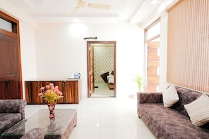 Club Room | In-room safe, desk, free WiFi, bed sheets - Hotel Olive Greens (Jaipur)