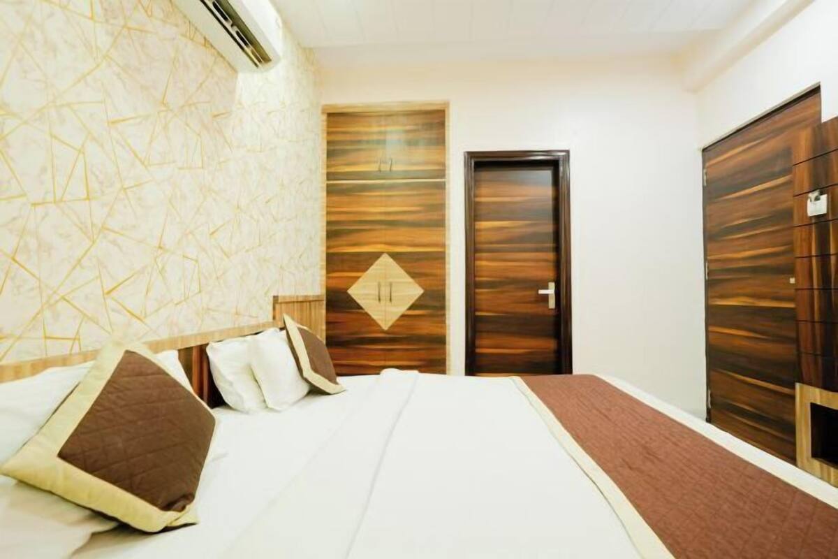 In-room safe, desk, free WiFi, bed sheets